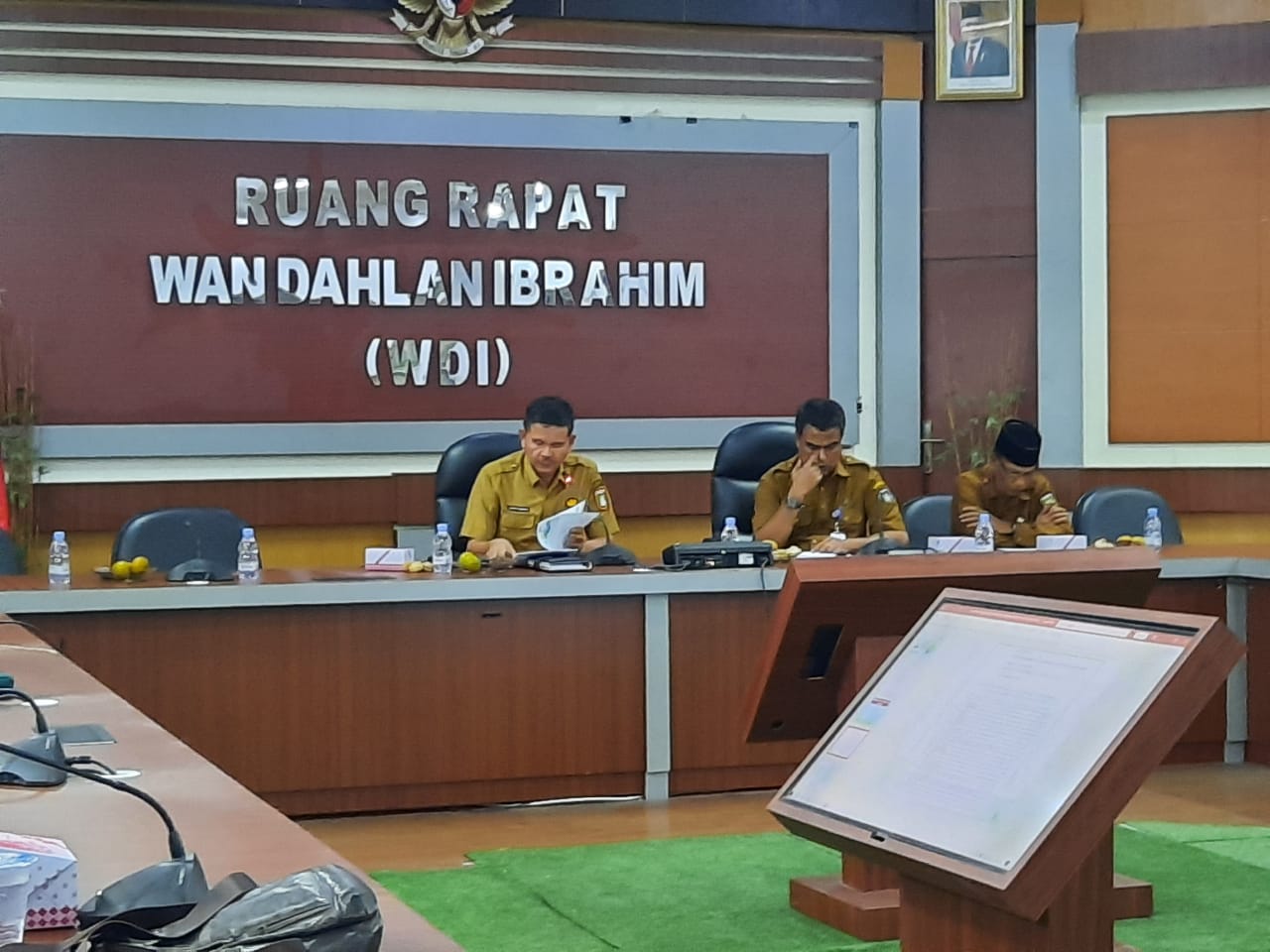 Menghadiri rapat koordinasi penilaian kota bersih Tahun 2024